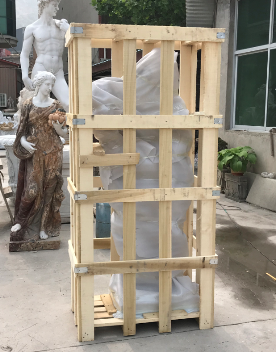 Lote de estatuas decorativas empaquetadas para exportación